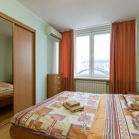 Апартаменти 3-Кімнатні Поруч З М. Театральна Kiew Exterior foto